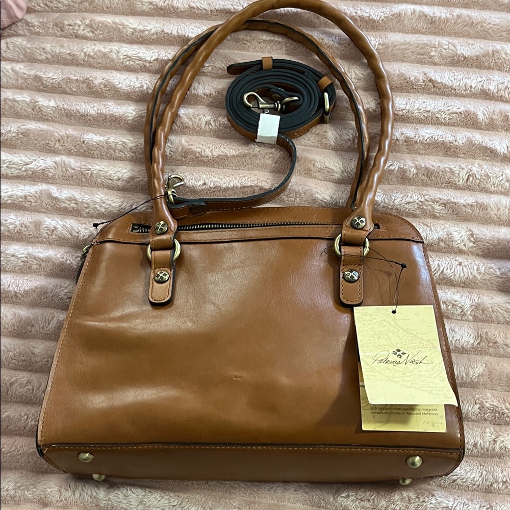 NWT. Patricia Nash Calvi satchel-crossbody. Color Bisquit. Beautiful!